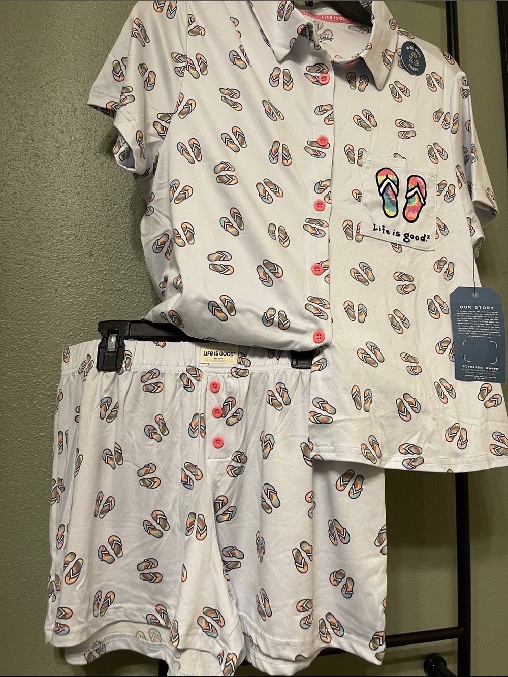 Life Is Good White Short-Sleeve Flip-Flop Button-Up 2 piece pajama medium